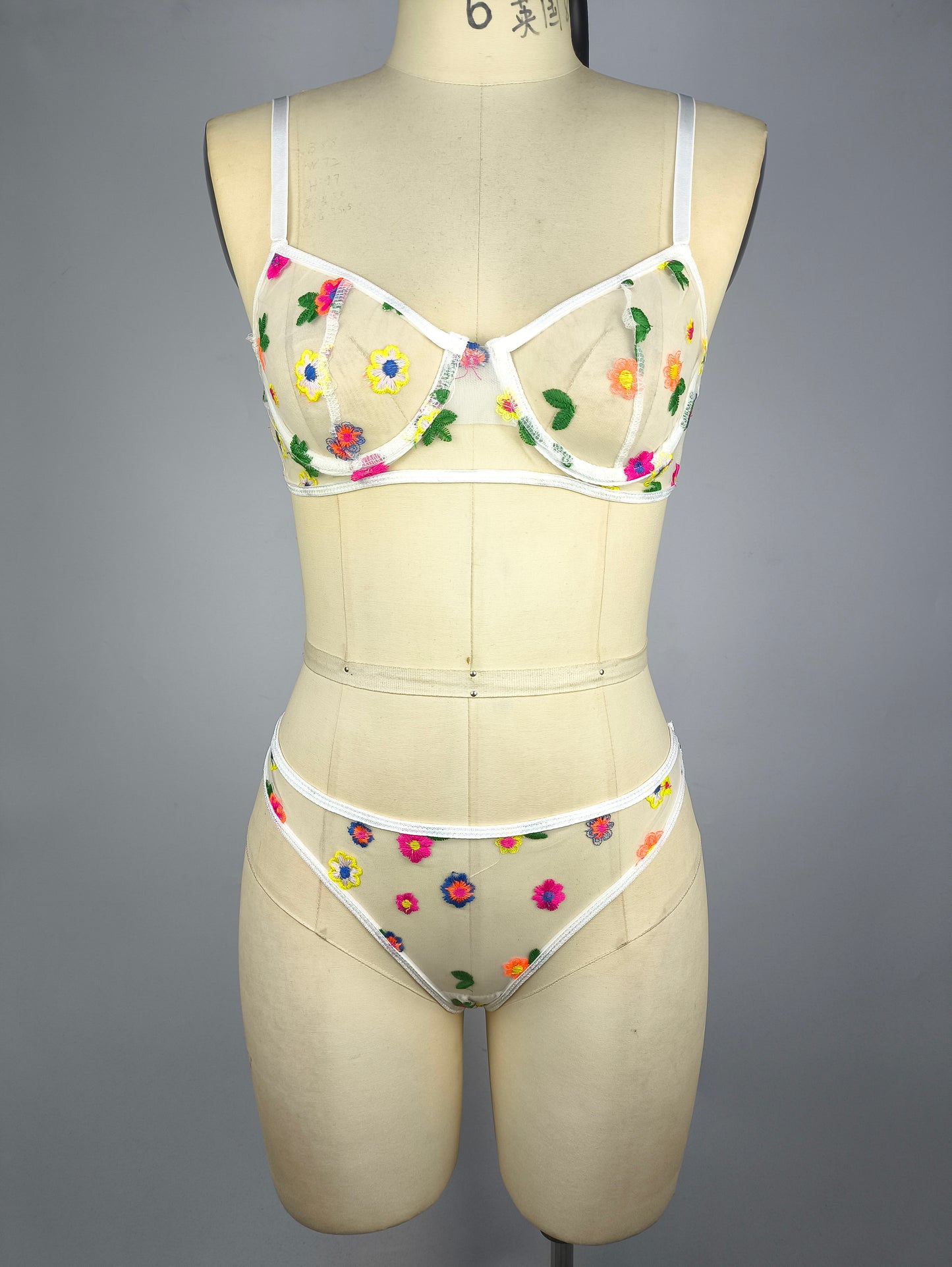 Fresh Bra Panties Two Piece Set Embroidered Mesh Steel Ring Gathered Three Point Sexy Lingerie