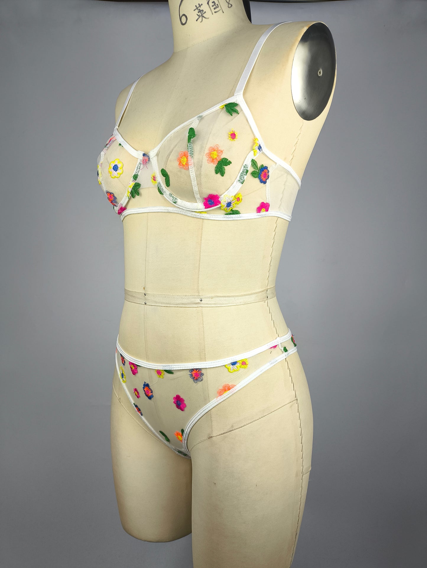 Fresh Bra Panties Two Piece Set Embroidered Mesh Steel Ring Gathered Three Point Sexy Lingerie