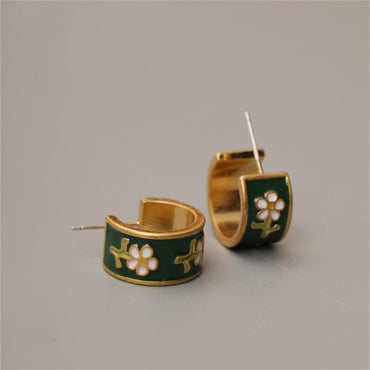 A Pair of Small Flower Ear Studs