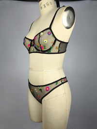 Fresh Bra Panties Two Piece Set Embroidered Mesh Steel Ring Gathered Three Point Sexy Lingerie