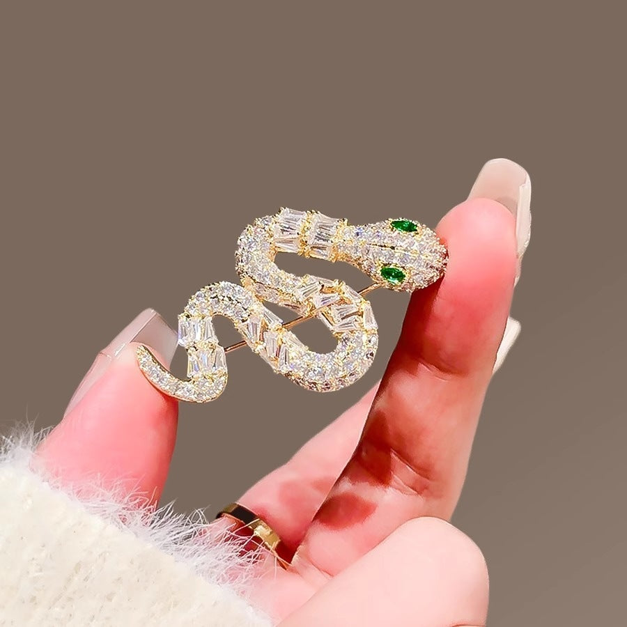 Special Interest Design Green Eyes Snake Brooch Women High Sense Clothes Accessories Pin Corsage