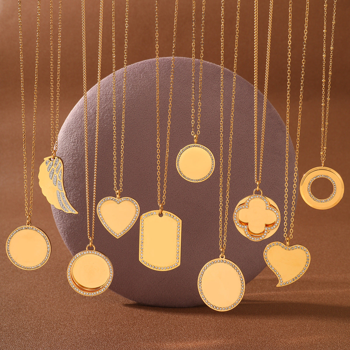 Private Exclusive Stainless Steel Necklace Unisex Vacuum Plating 18K Gold Titanium Steel Embellished