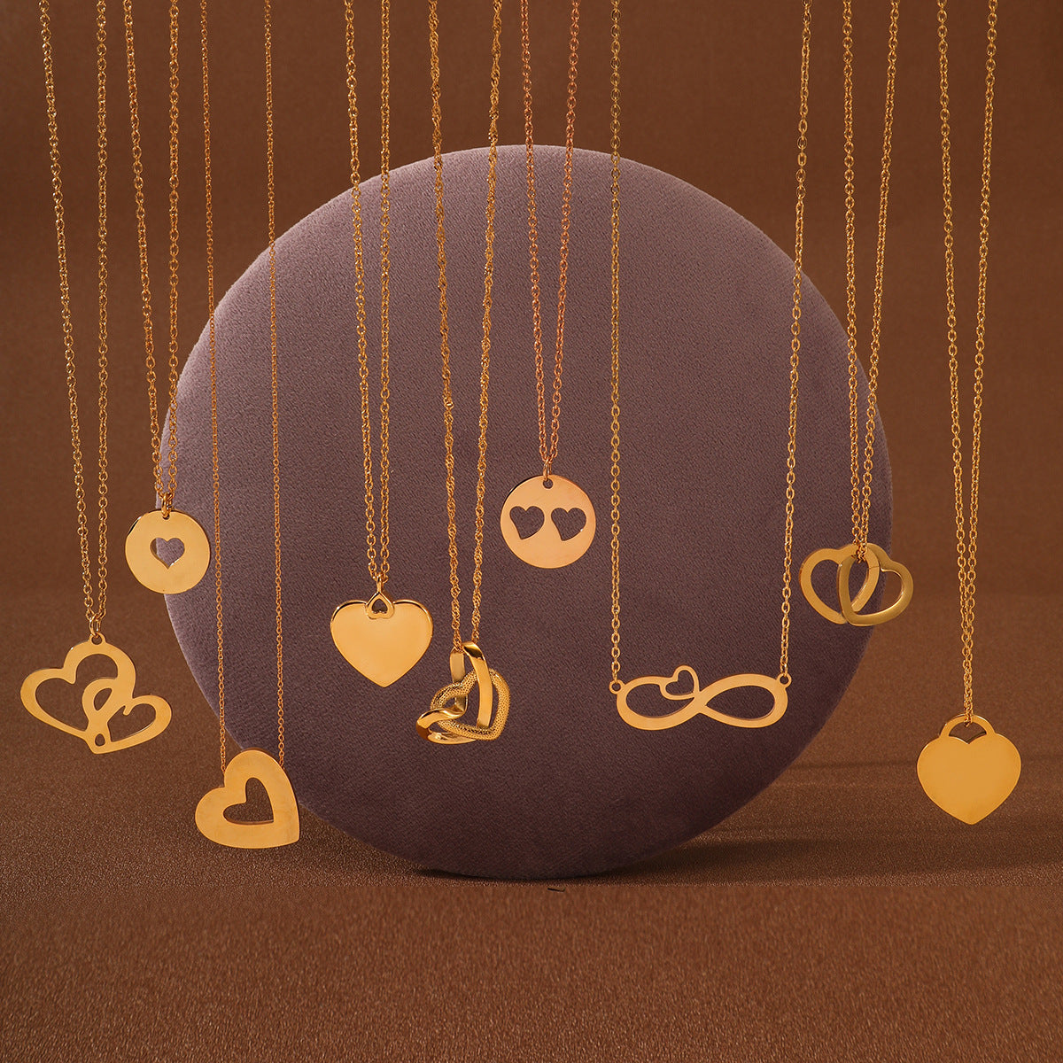 Hollow Out Cutout Heart Stainless Steel Necklace Women Niche Design 18K Gold Vacuum Plating Titanium Steel Embellished