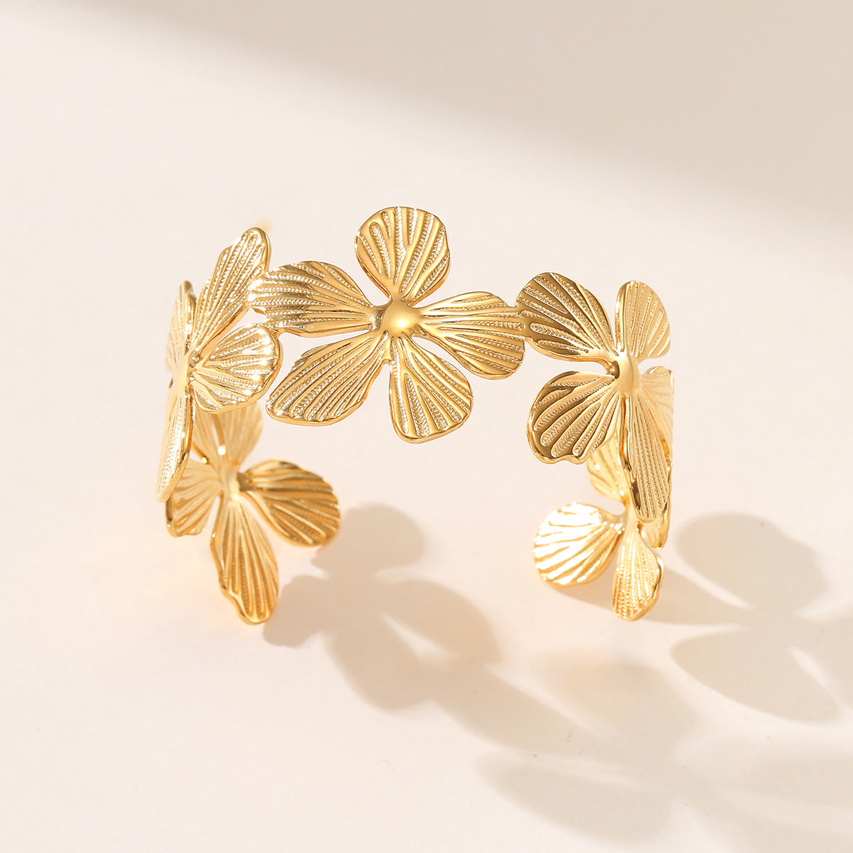 Floral 18K Titanium Steel Bracelet Exaggerated Personalized Stainless Steel Petals Bracelet Jewelry Women