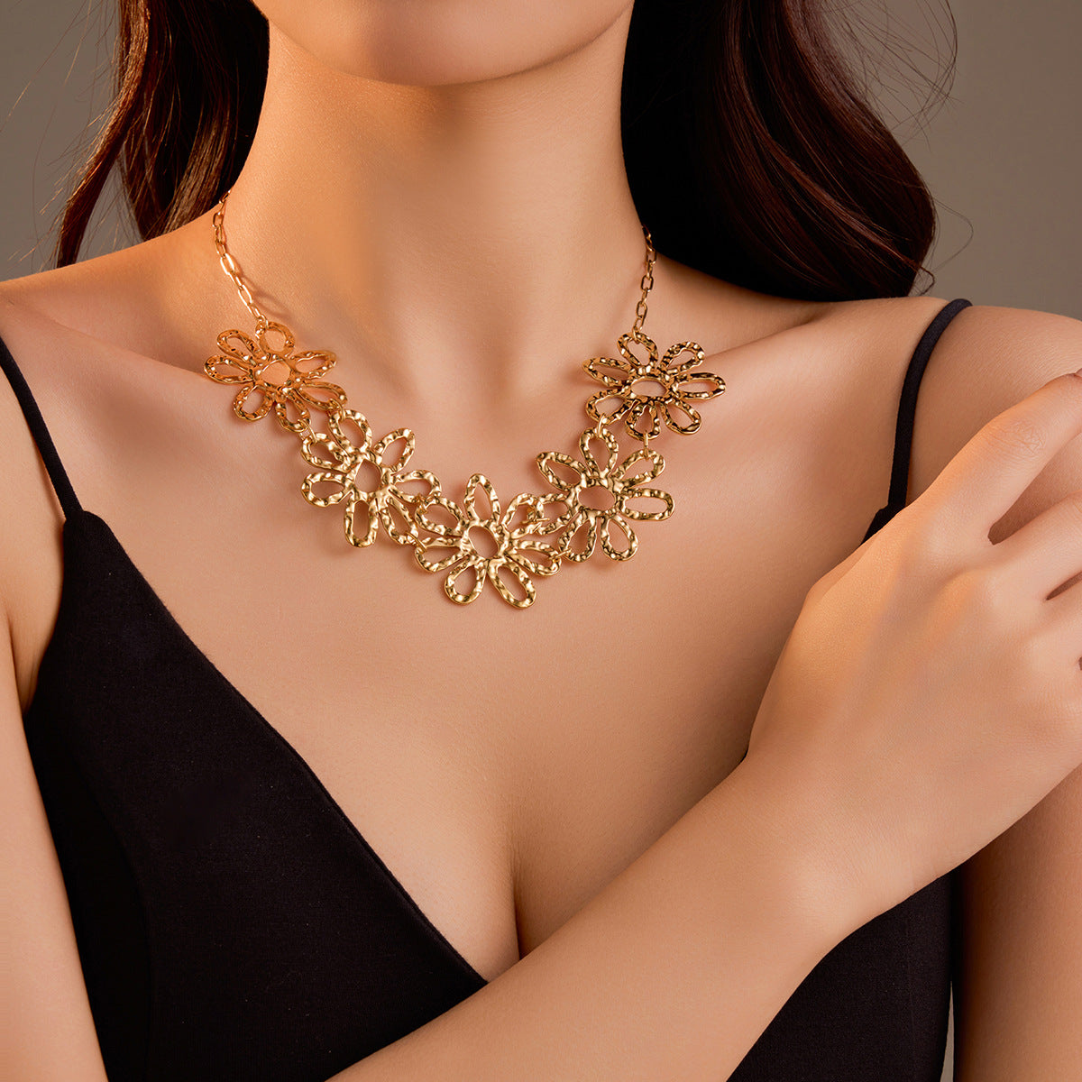 Retro Irregular Asymmetric Hollow Out Cutout out Pleated Floral Petals Necklace Light Luxury Personality Necklace Accessories